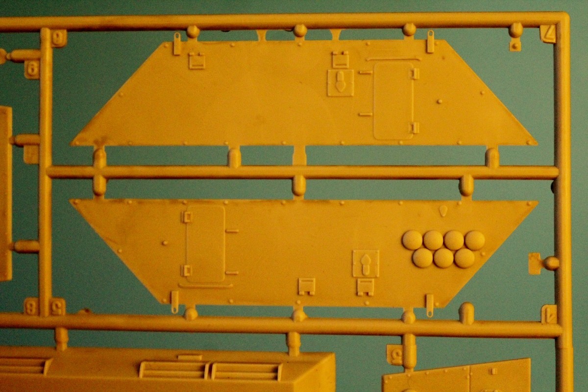 Sprue B: Car superstructure