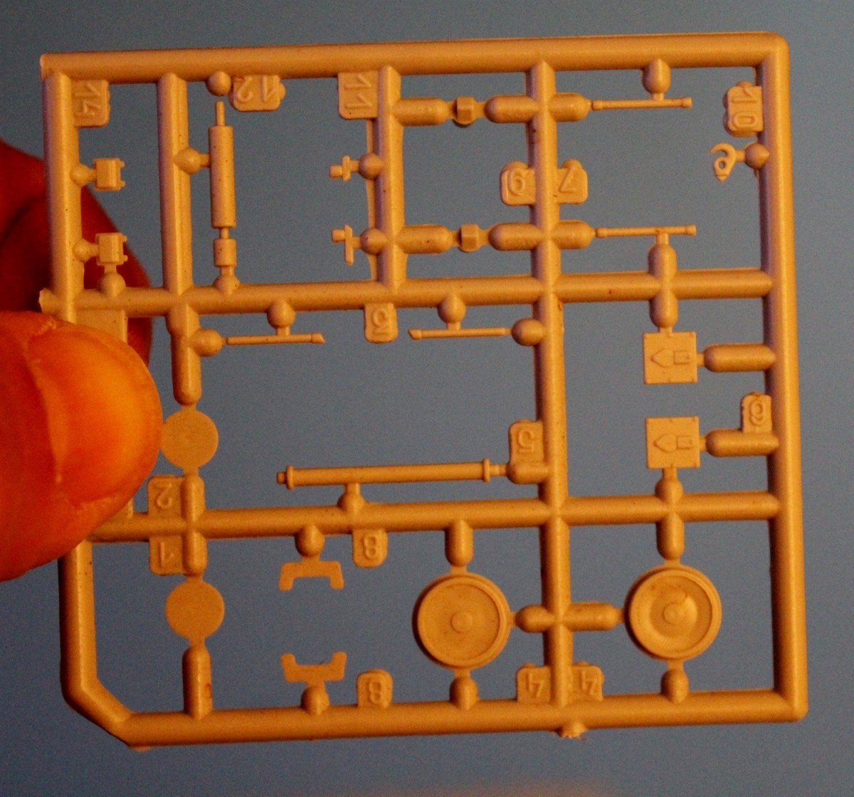 Sprue A: wheels and axles; mufflers; buffers and drawhooks; miscellaneous