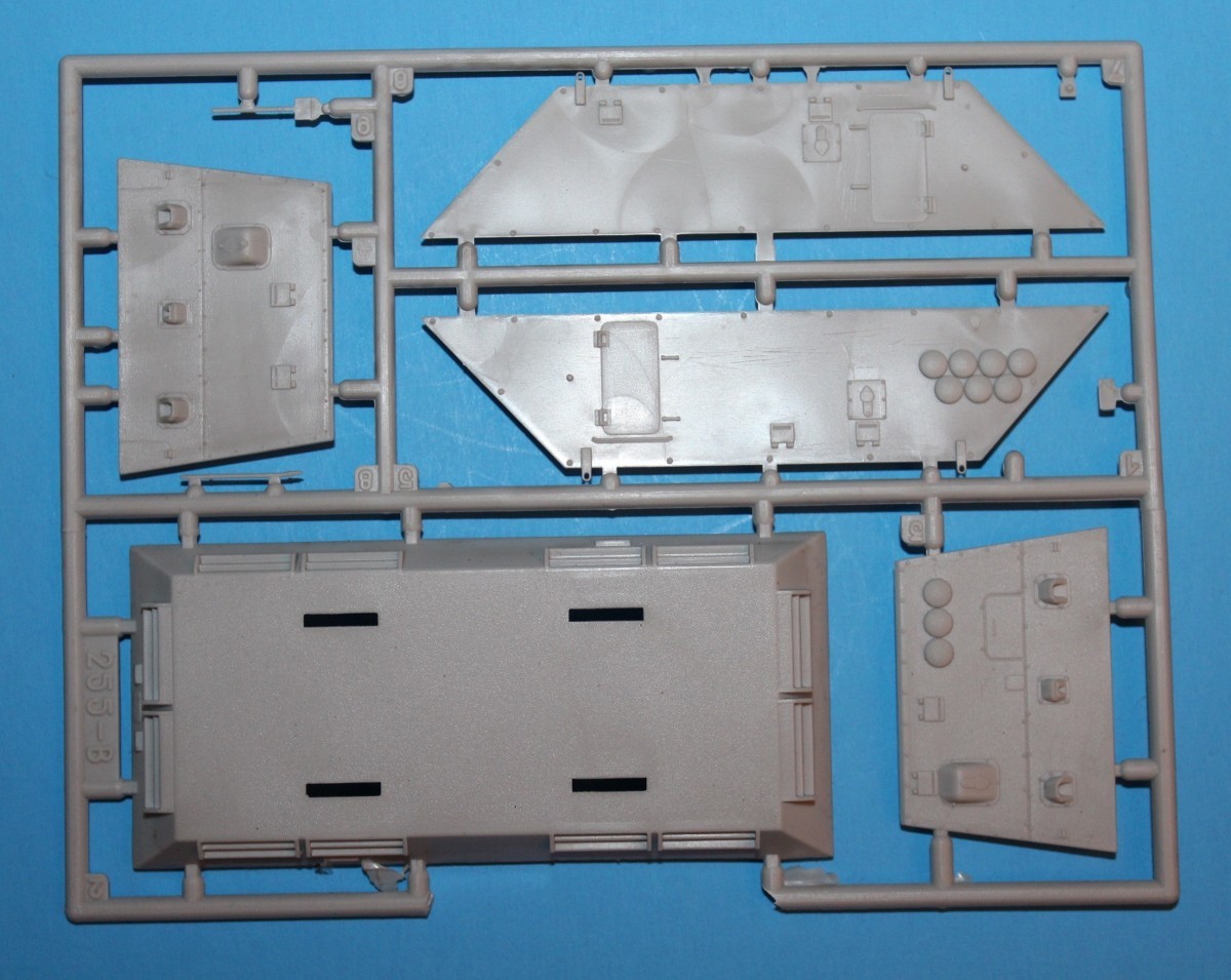 Sprue B: Car superstructure