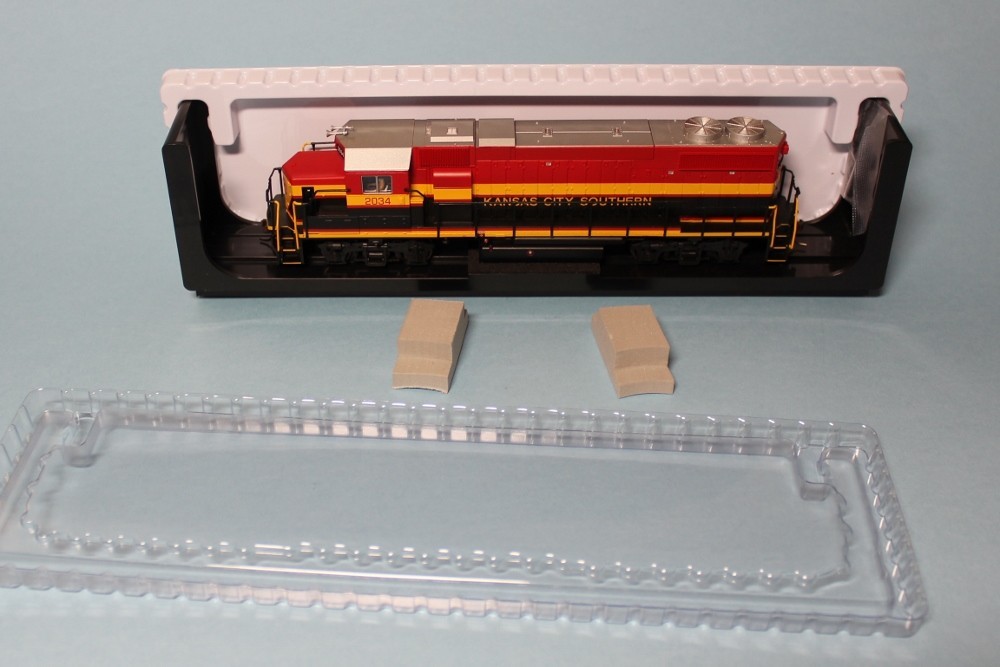 GP38 Early Body Shell Assembly Undecorated Dynamic ATLAS N Scale GP-38 