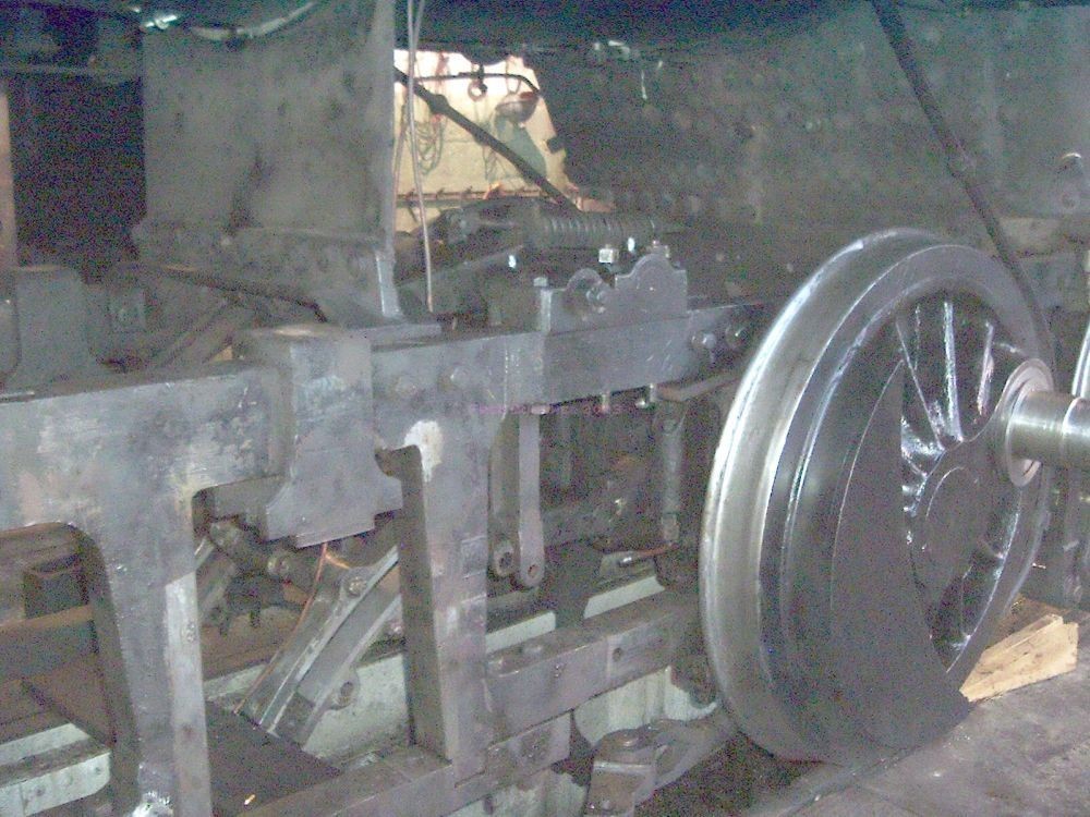 Steam loco frame - mounting driver wheels