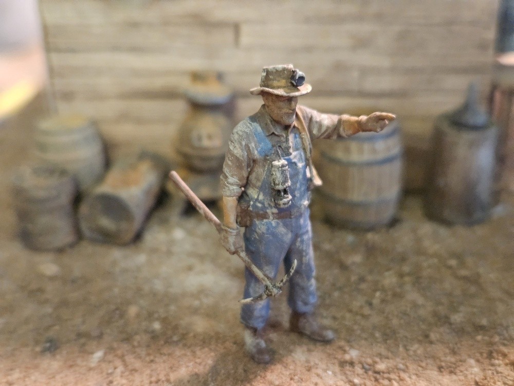 RRPR-O-39 Hard rock miner Hue