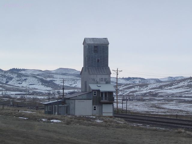 Railroad Grain Elevator, Corrugated, Layout Scenes 5